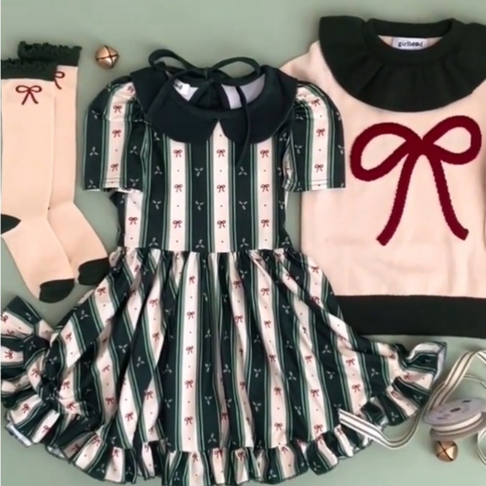 Adorable Christmas set in execellent condition, only used a couple times.